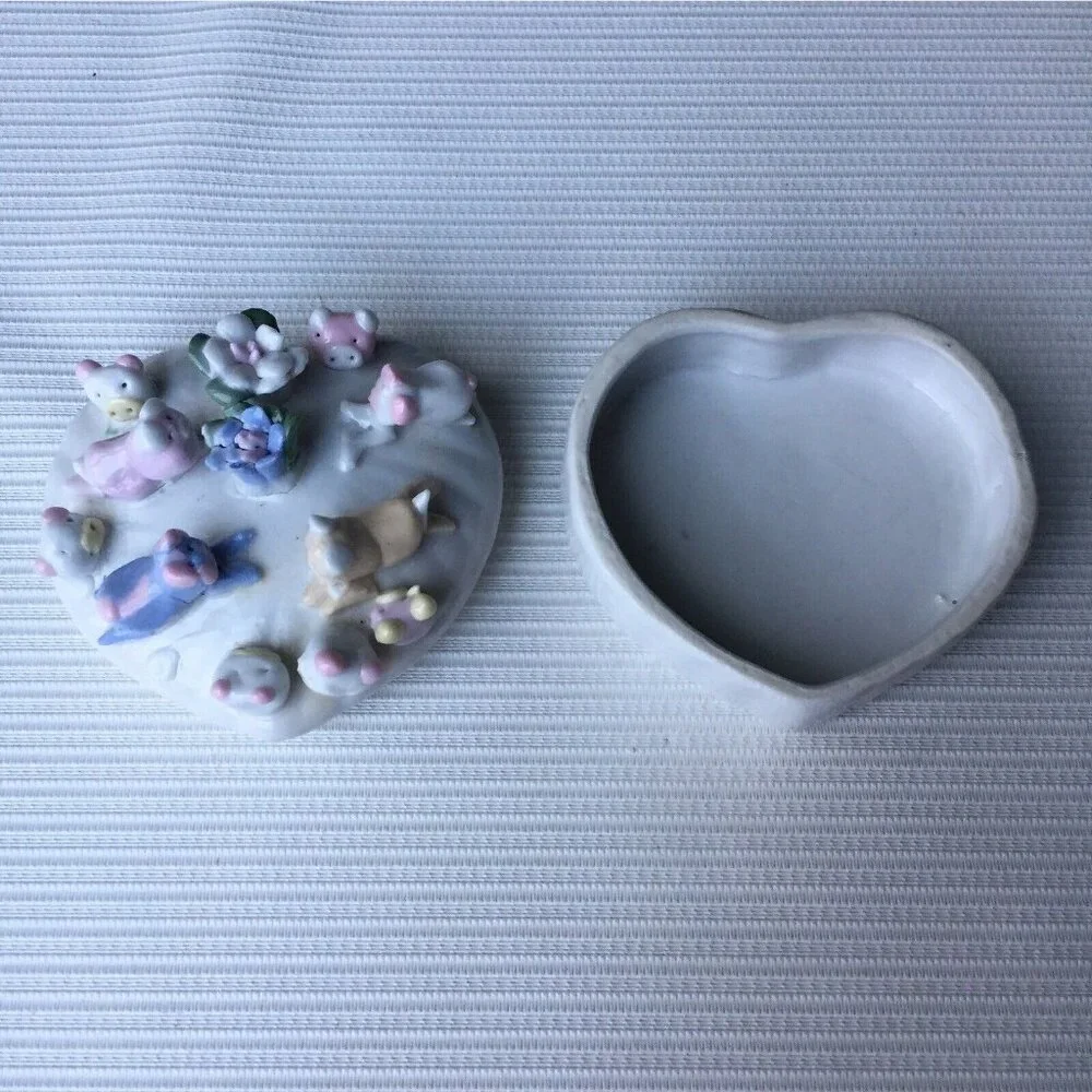 Heart Shaped Jewelry Trinket Box Cute Little Pigs and Flowers on Lid Vintage 3